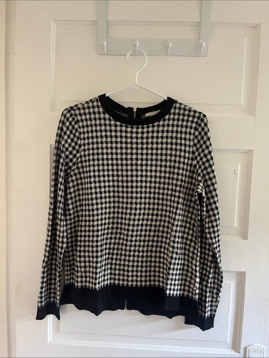 H&M Sweaters - H&M Black and White Houndstooth Long-Sleeve Knit Top